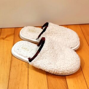 KOOBA Girls Small 5-6 white fuzzy slippers with Plaid trim
